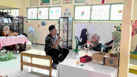 Petahana Ikfina Raup 464 Suara di TPS Tampungrejo Puri Mojokerto Foto BeritaJatim.com