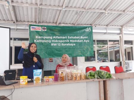 Alfamart Bantu UMKM Medokan Ayu Surabaya Tingkatkan Daya Saing Produk Foto BeritaJatim.com