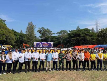Pj Gubernur Jawa Timur Pimpin Apel Kesiapsiagaan Hadapi Bencana di Kediri foto beritajatim