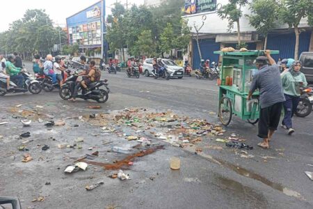 Bekas tabrakan di Jalan Kedungdoro yang menewaskan 2 orang. (Foto/anggadia)