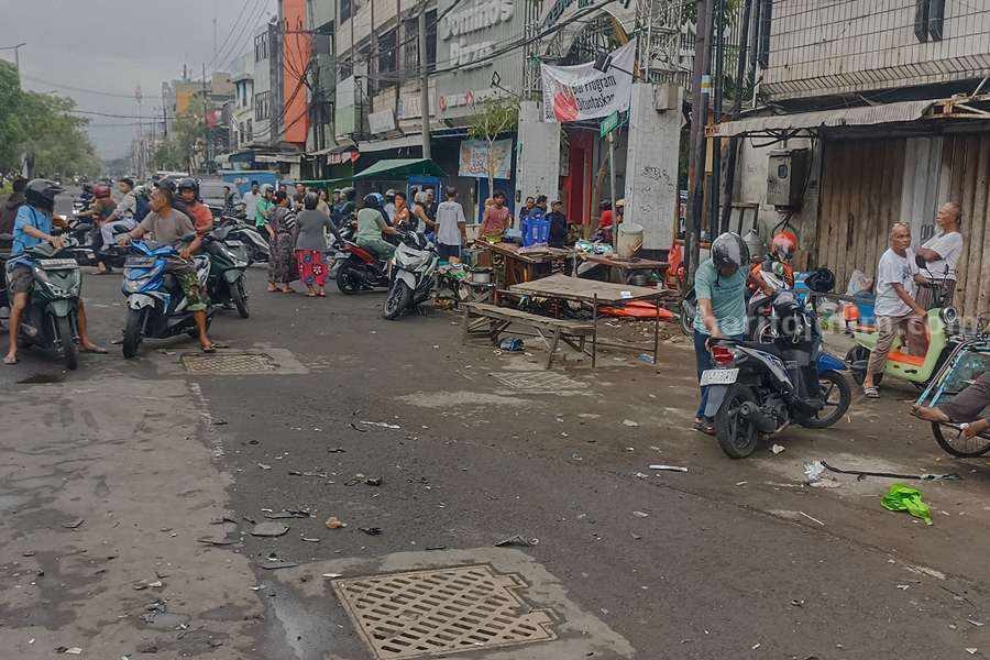 Pengemudi Innova Maut di Surabaya Masih Remaja, 2 Pengunjung Warung Tewas Tertabrak Lokasi kecelakaan lalu lintas di Jalan Kedungdoro, Jumat (01/11/2024). (Foto/anggadia)