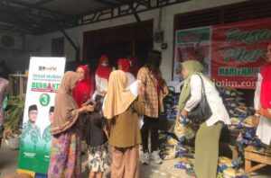 Giliran Relawan Marlena Gelar Pasar Murah Sosialisasi Paslon BERBAKTI