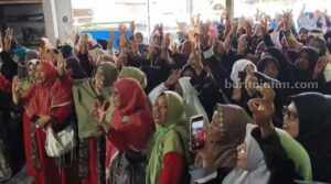 Emak-emak Ini Deklarasi Dukung Paslon BERBAKTI di Pilkada Pamekasan