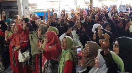 Emak-emak Ini Deklarasi Dukung Paslon BERBAKTI di Pilkada Pamekasan