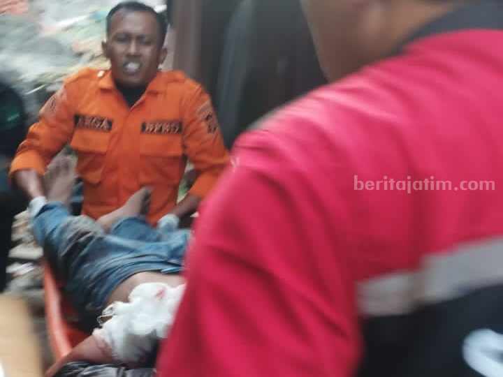 Peristiwa Pembacokan Pecah di Pulosari Surabaya, Dua Orang Terluka Parah foto beritajatim