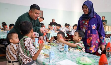 Vasa Hotel Surabaya Bagikan Sarapan Bergizi untuk Anak Panti Asuhan dan Penghuni Liponsos Foto BeritaJatim.com