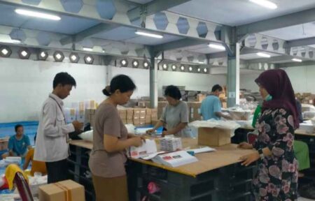 Logistik Pilkada di Pamekasan Didistribusikan H-3 Pemungutan Suara Foto BeritaJatim.com