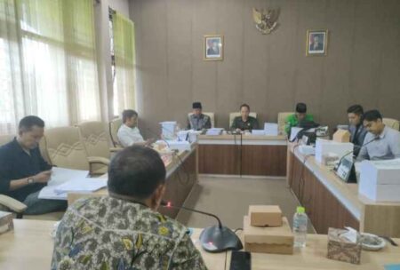 Alot, Rapat Komisi II DPRD Pamekasan dengan Mitra Ditunda Foto BeritaJatim.com