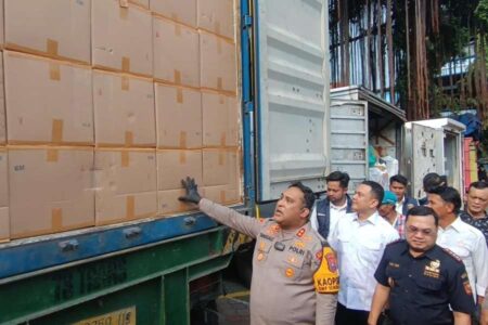Gagalkan Peredaran Rokok Ilegal di Surabaya, Polisi Selamatkan Negara Rugi Rp 20 Miliar Foto BeritaJatim.com