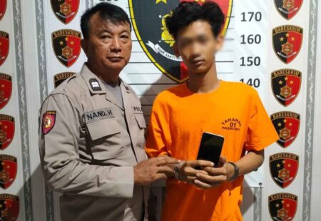 Asyik Main Judi Online, Warga Balongpanggang Gresik Diringkus Polisi Foto BeritaJatim.com