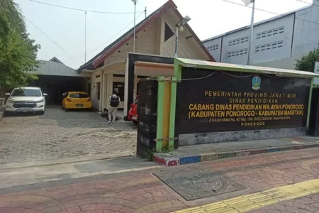 Kantornya Ikut Digeledah, Ini Pernyataan Cabdindik Wilayah Ponorogo Foto BeritaJatim.com