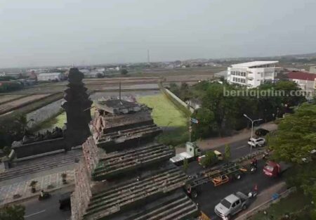 Kuncup Tugu Gapura Bunder Gresik Alami Kerusakan Foto BeritaJatim.com