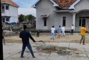 Viral Video Aksi Carok Sampang Menyebar di Media Sosial Foto BeritaJatim.com