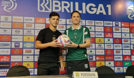 Paul Munster Fokus Perbaiki Rekor Persebaya Hadapi Persija Foto BeritaJatim.com