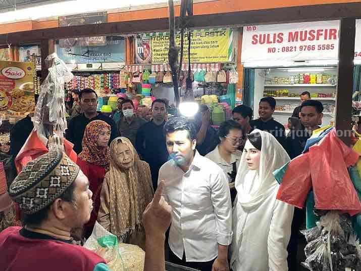 Disambut Antusias, Emil Dardak Sambangi Pasar Babat Lamongan