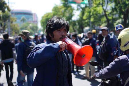 Bobby Tanaya: Inspirasi yang Tak Padam dari Sosok Revolusioner Laurenzus Kadepa Foto BeritaJatim.com