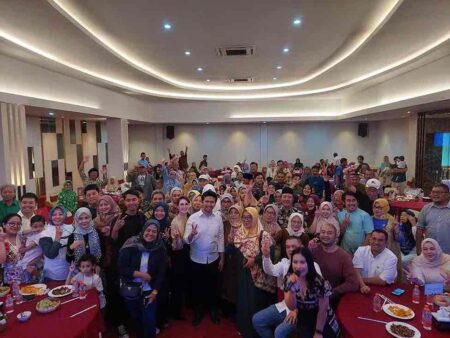 Emil Dardak Bahagia Bisa Reuni Dengan Keluarga Besar Bani Thohir Foto BeritaJatim.com