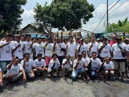 Infrastruktur Maju, Sopir Truk Pasir Lumajang Dukung Khofifah-Emil di Pilgub Jatim Foto BeritaJatim.com
