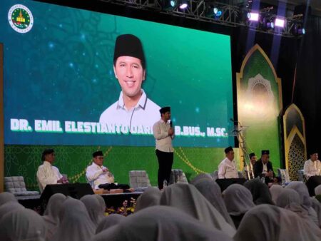 Istighosah Mojokerto Dibanjiri Emak-emak, Emil Dardak Ungkap Keberhasilan Jatim Foto BeritaJatim.com