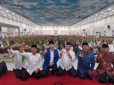 Tak Terbendung, Ribuan ‘Emak- Emak’ Muslimat Malang Dukung Khofifah-Emil Foto BeritaJatim.com