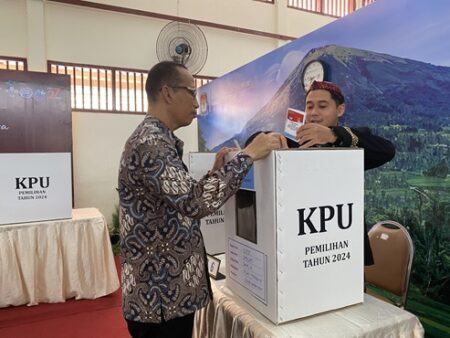 KPU Tuban Gelar Simulasi Pemungutan dan Penghitungan Suara Foto BeritaJatim.com