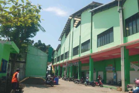 Sebelum Dinding Runtuh, Atap Pasar Banjarejo Bojonegoro Sudah Pernah Ambrol Foto BeritaJatim.com