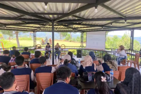 Bawaslu Blitar Temukan 3 Anggota KPPS Hadiri Sosialisasi Cabup-Cawabup Foto BeritaJatim.com