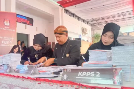 Hadiri Sosialisasi Cabup Blitar, 2 KPPS Blitar Disanksi, 1 Mundur Foto BeritaJatim.com