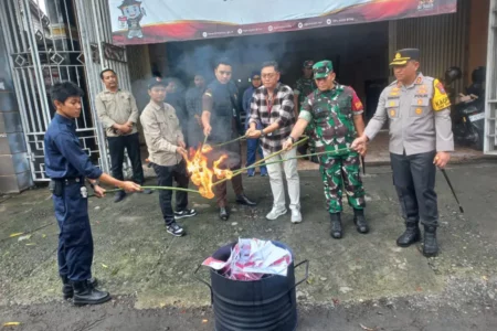 Surat Suara Pilgub Jatim dan Pilwali Blitar Rusak Dimusnahkan Foto BeritaJatim.com