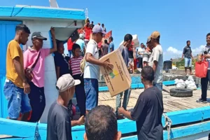 Kemensos Distribusikan Logistik Tangani Erupsi Gunung Lewotobi Laki-Laki foto beritajatim