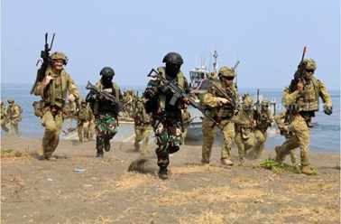 Latgabma TNI dan ADF Australia 2024, Diawali Serangan Udara di Pantai Banongan Situbondo Foto BeritaJatim.com