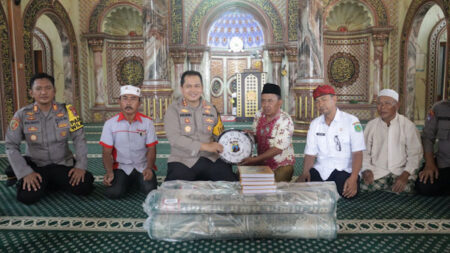 Cooling System Jelang Pilkada, Kapolres Sumenep Kunjungi Takmir Masjid Al Ishlah Foto BeritaJatim.com
