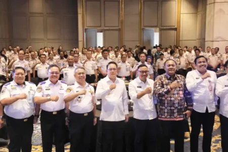 Pj. Gubernur Adhy Buka Rapat Forum Komunikasi Perhubungan 2024 Foto BeritaJatim.com