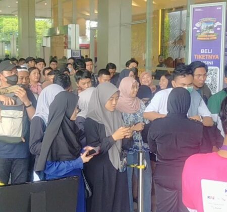 KAI Expo 2024 Banjir Peminat, Ribuan Warga Surabaya Berebut Tiket Murah