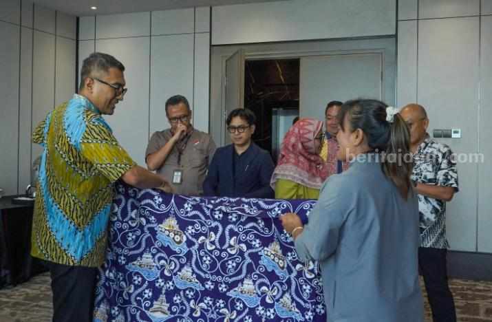 Batik Surabaya Maritim: Perpaduan Sejarah dan Modernitas Foto BeritaJatim.com