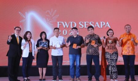 FWD Insurance Rayakan Customer Month di Surabaya, Perkenalkan FWD Tomorrow Protection untuk Masa Depan yang Lebih Cerah Foto BeritaJatim.com