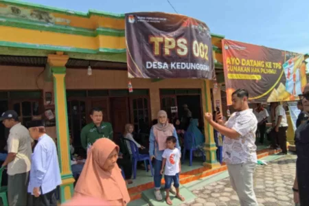 Bunda Nanik-Kang Suyat Unggul di TPS 02 Kedungguwo Magetan Foto BeritaJatim.com