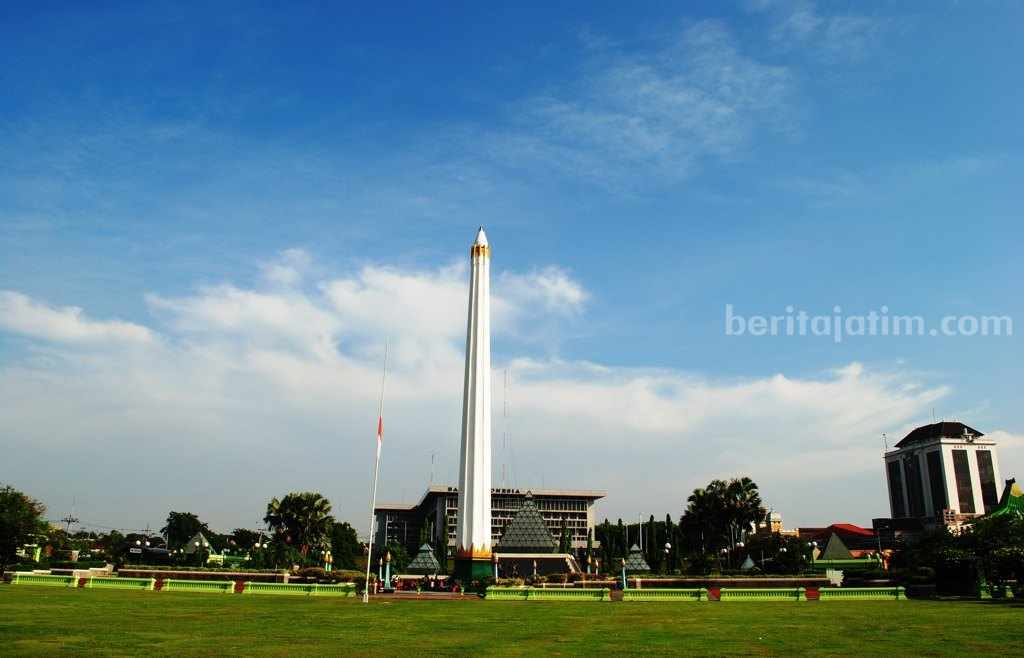 Tugu Pahlawan Surabaya. (Wikipedia)