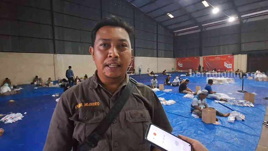 Divisi Sosialisasi Pendidikan, Pemilih, Partisipasi Masyarakat, dan SDM, KPU Kabupaten Mojokerto, Muslim Bukhori. [Foto : Misti/beritajatim.com]