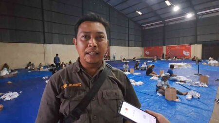 Divisi Sosialisasi Pendidikan, Pemilih, Partisipasi Masyarakat, dan SDM, KPU Kabupaten Mojokerto, Muslim Bukhori. [Foto : Misti/beritajatim.com]