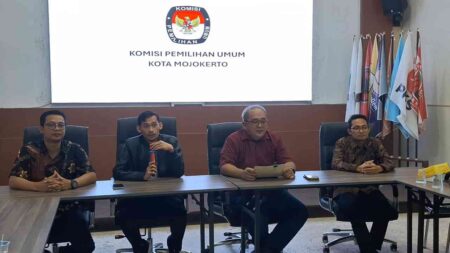 Data yang Disajikan Salah, Panelis Debat Publik Kedua Pilwali Mojokerto Minta Maaf Foto BeritaJatim.com