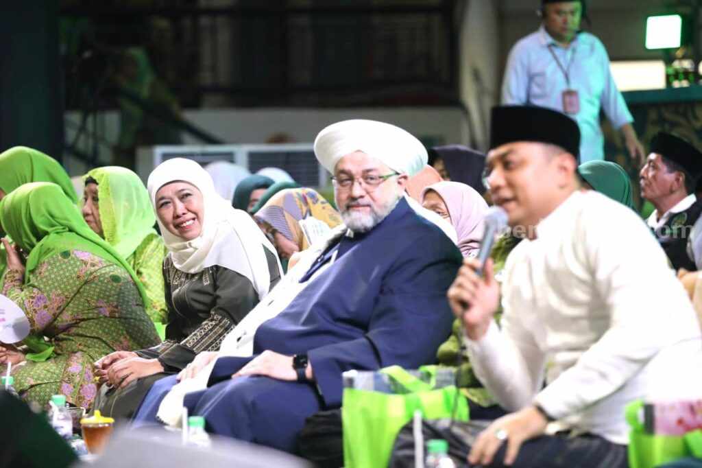 Khofifah dan Eri Kompak Bareng Hadiri Maulid Nabi Muhammad di GBT
