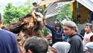 Kemensos Siap Salurkan Santunan untuk Korban Bencana Angin Kencang di Soppeng, Sulsel Foto BeritaJatim.com