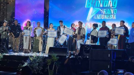 David Iksani dan Ni Putu Nadia Juara Bintang Radio Indonesia 2024 Foto BeritaJatim.com