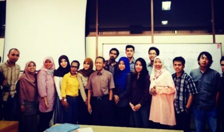 Begini Kesan Mantan Rektor UGM Asli Jember Prof Dr Ichlasul Amal di Mata Alumni Foto BeritaJatim.com