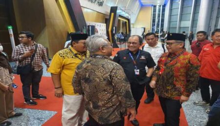 Sekjen PDIP Hasto Puji Gagasan Risma-Gus Hans Membumi Foto BeritaJatim.com