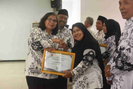 Pj Wali Kota Kediri Harap PGRI Semakin Solid dalam Memajukan Mutu Pendidikan Foto BeritaJatim.com
