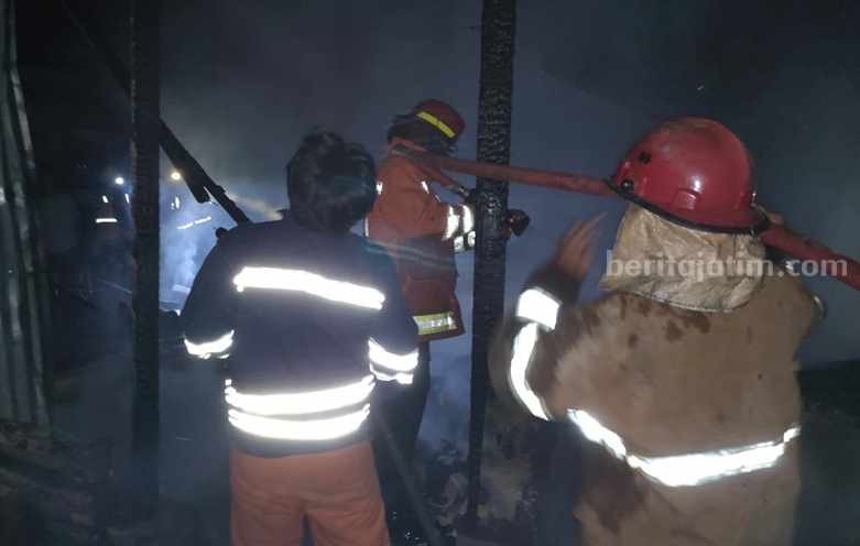 Pasar Jatirogo Tuban Terbakar, Kerugian Capai Rp30 Juta foto beritajatim