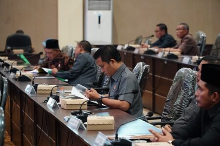 DPRD Setujui Perubahan Propemperda Perseroda BPR Bank Daerah Lamongan foto beritajatim