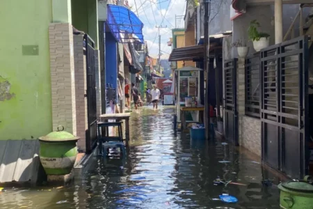 BPBD Surabaya Siaga Hadapi Cuaca Ekstrem di TPS Selama Pilkada Foto BeritaJatim.com
